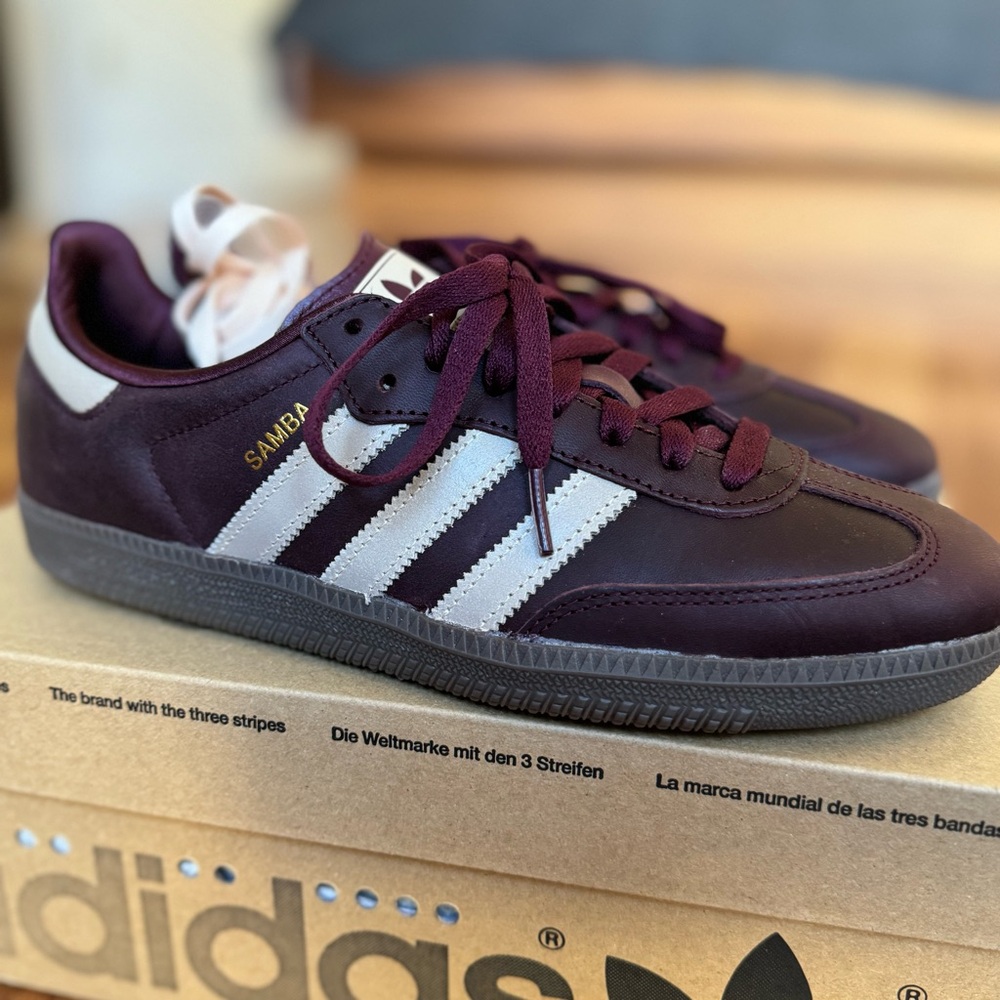 Adidas Maroon Samba OG Women’s Size 9 (fit 9.5/10)